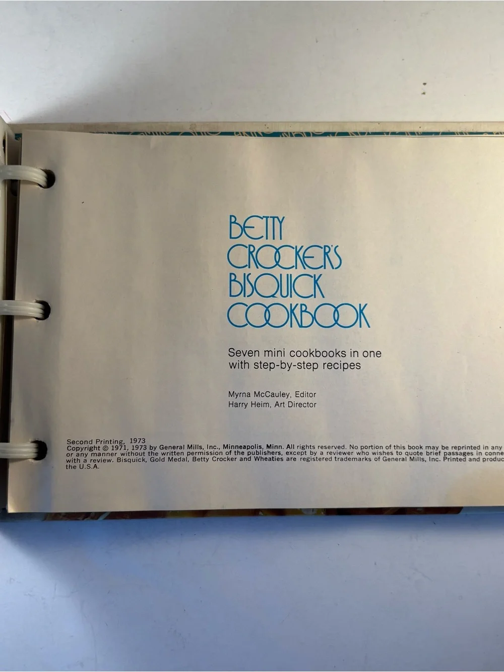 Vintage 1973 2nd Printing BETTY CROCKER’S BISQUICK COOKBOOK 3-Ring HardcoverBook